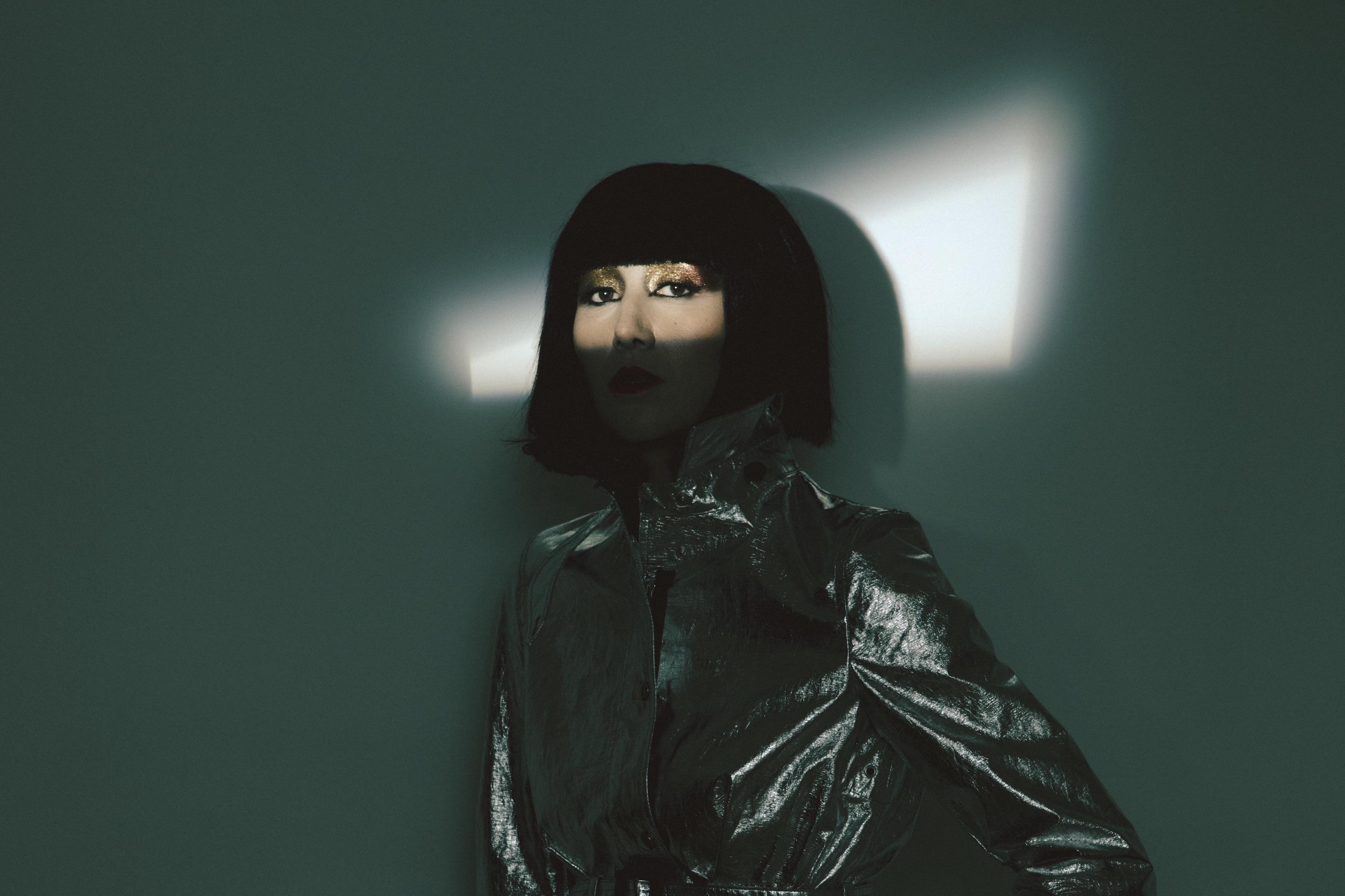 Karen O, Willie Nelson Cover 'Under Pressure'