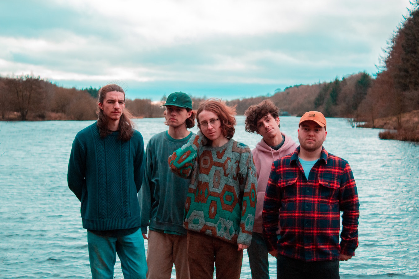 Llovers Shrug Off Negativity With 'Feeling Sound'