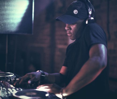 DJ EZ Introduces New House, Techno Alias Elvin Zedo