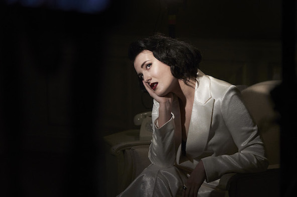 Ren Harvieu Returns With 'Teenage Mascara'
