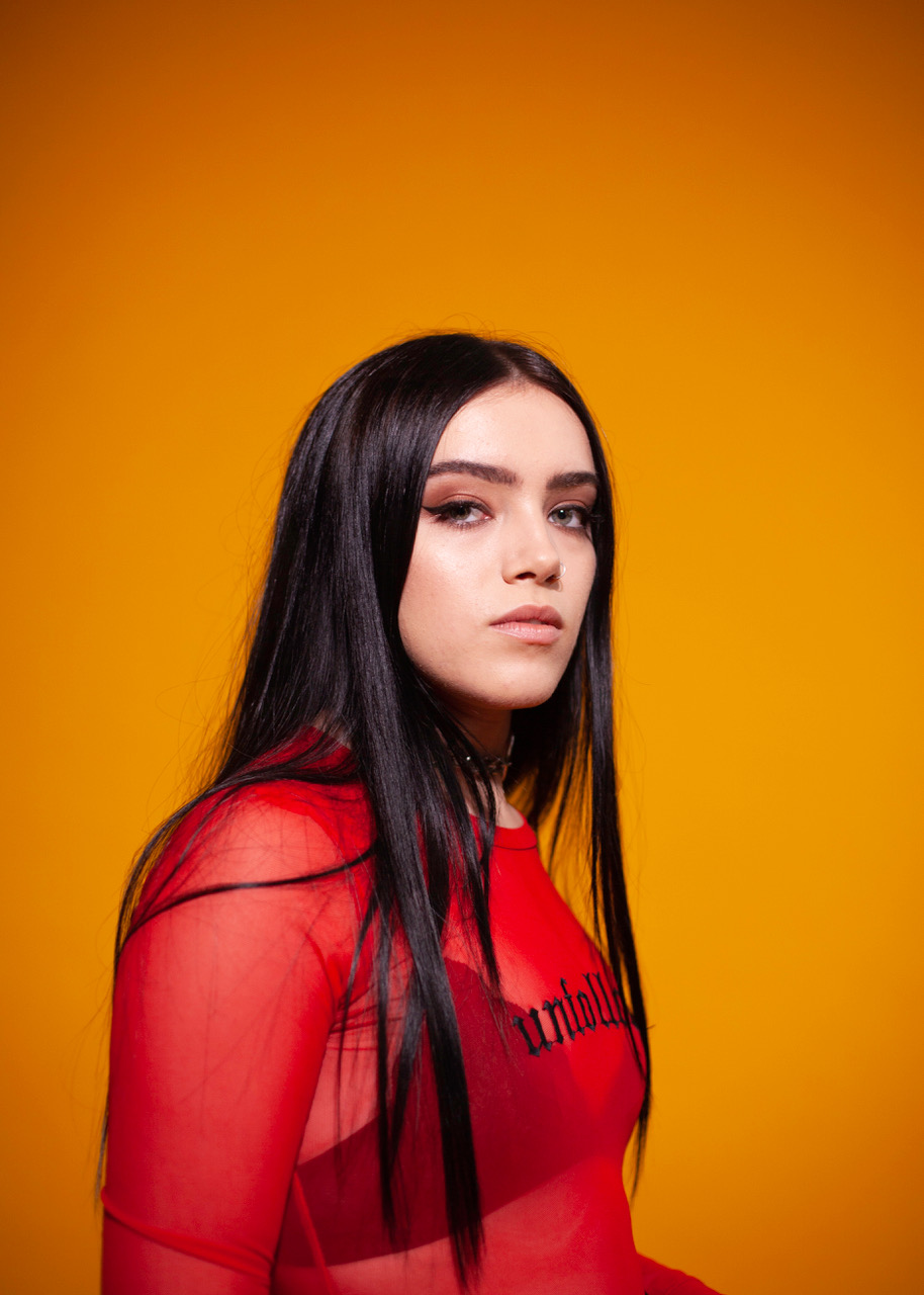 Premiere: Amelia Carey - 'Happy Tears'