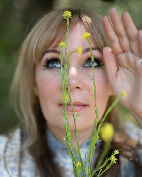 World Rejoice! Isobel Campbell Is Back!
