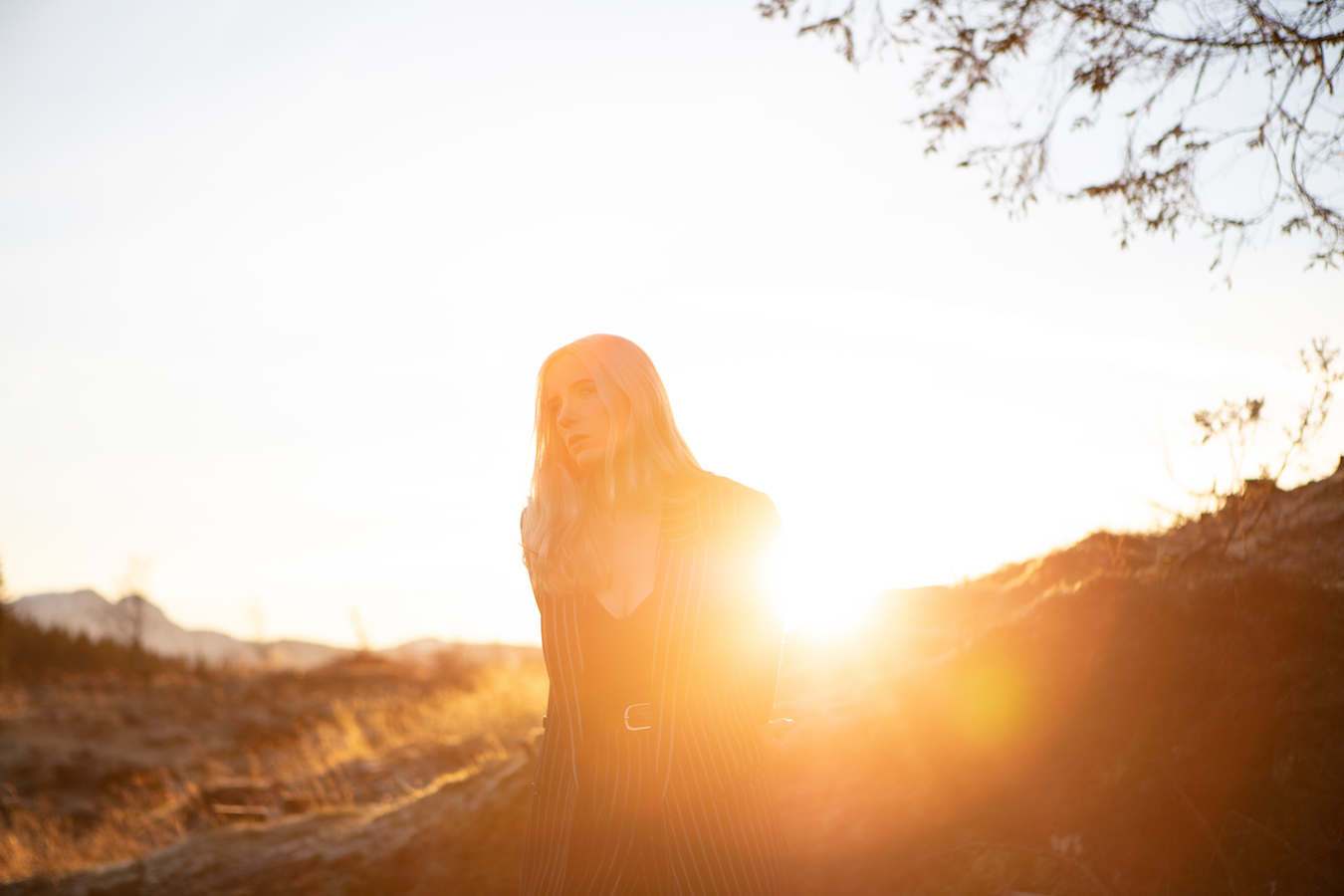 Premiere: Jackie Charles - 'Time Travel'