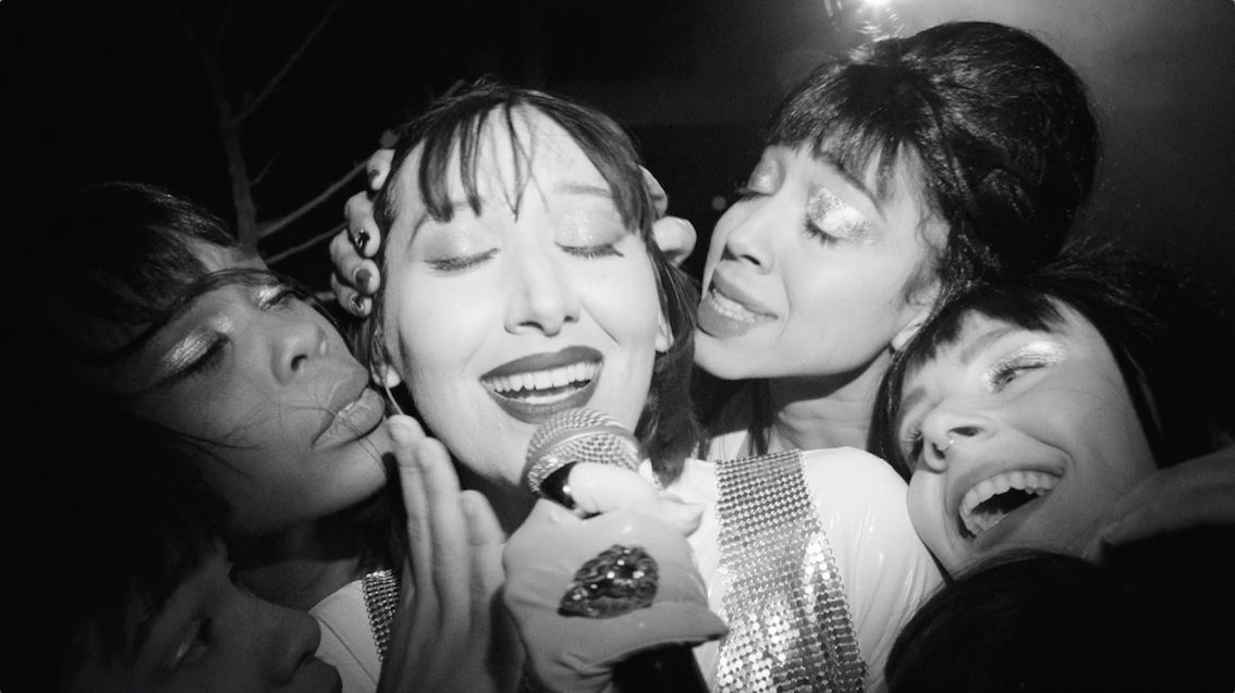 Spike Jonze Directed Karen O, Danger Mouse On The Late Show