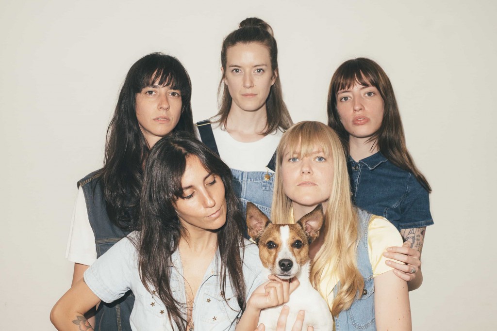 Los Bitchos Match Garage Punk To Cumbia With 'Pista (Great Start)'