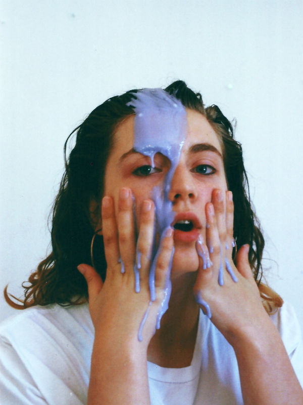 Premiere: Lucy Mair - 'Being Pretty Was Fun'