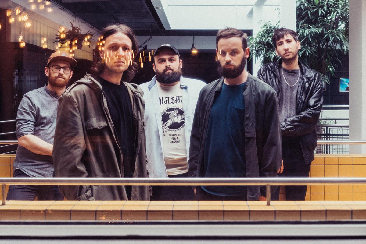 Premiere: Newmoon - 'Let It End'