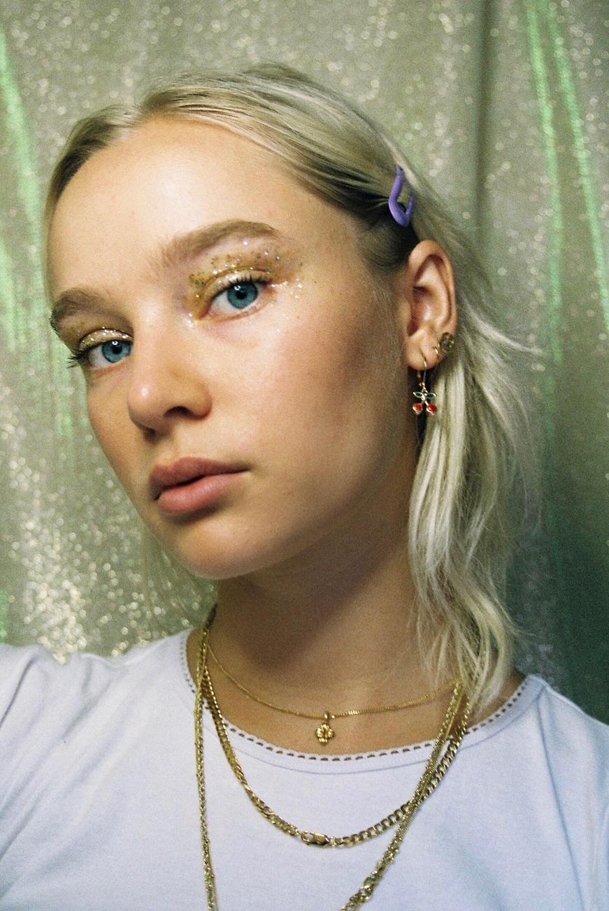 maddi jean's 'Young In Love' Is The Perfect Introduction