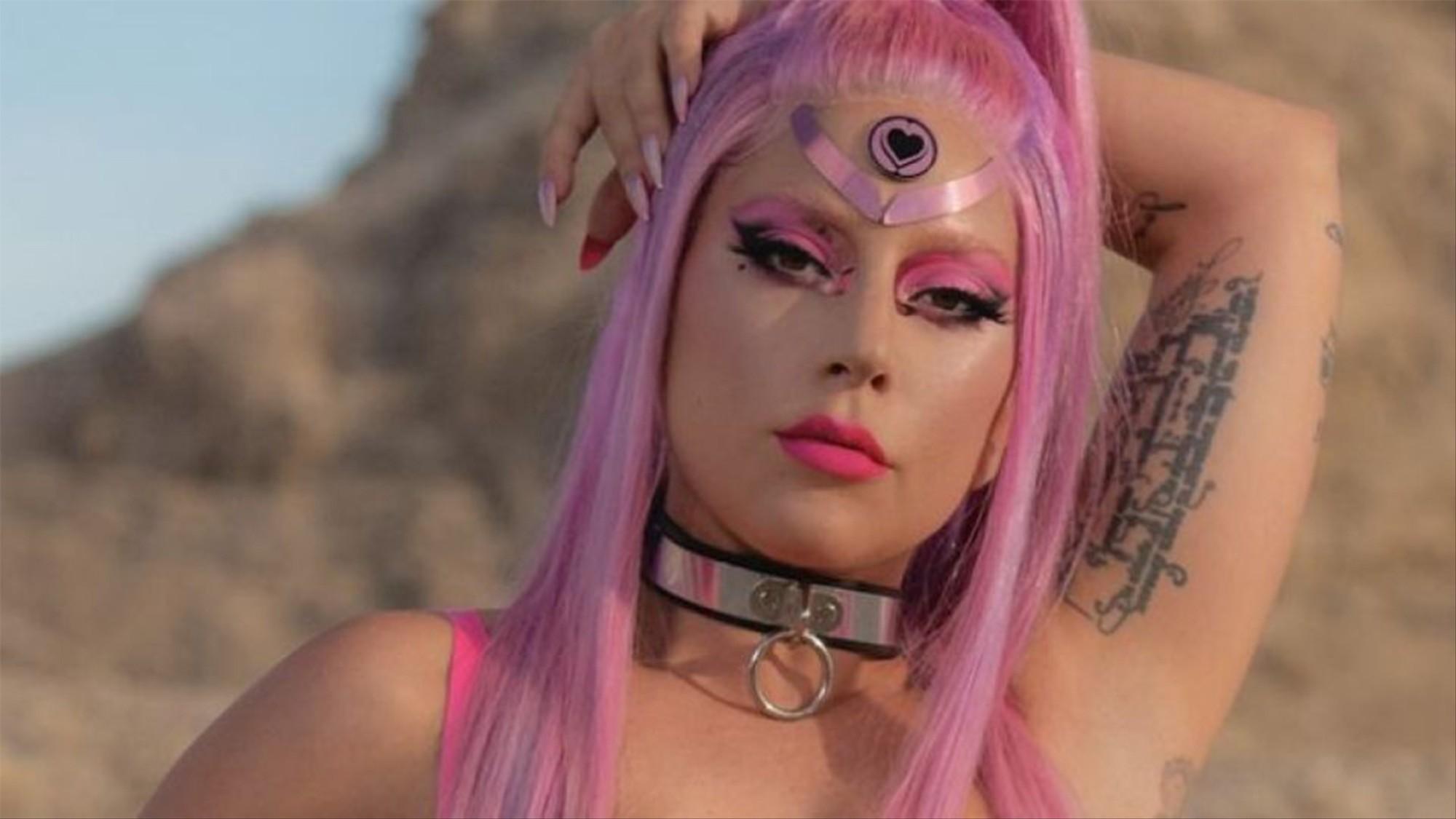 Lady Gaga Makes Jibe At Trump Campaign