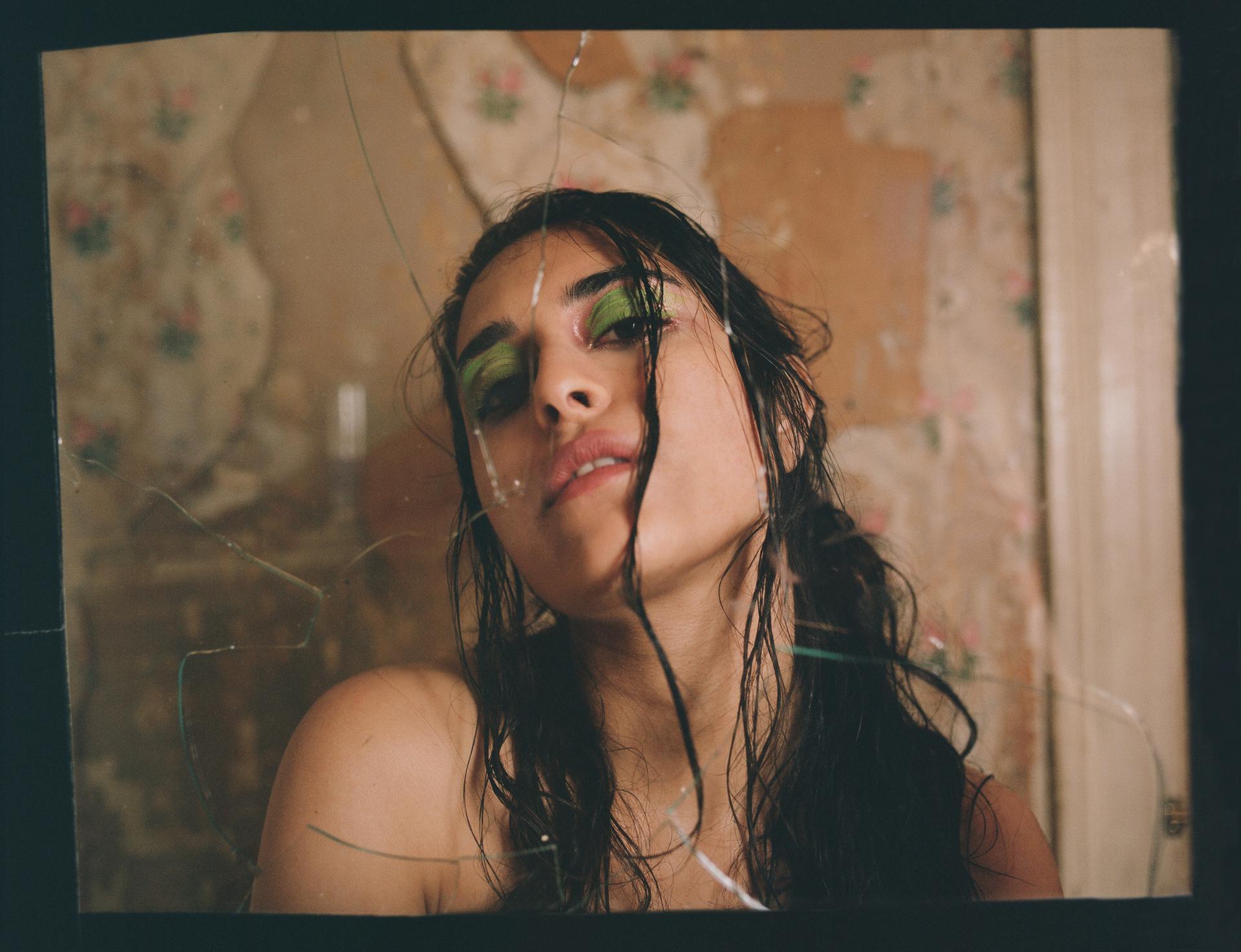 Gia Woods Succumbs To Passion's Totality For New Single 'Into It'