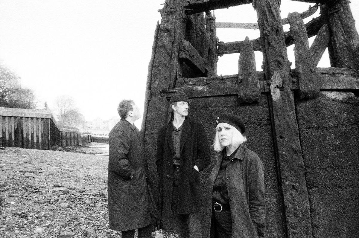 Girls In Synthesis Share Politicised Noise Rock Treatise 'They're Not Listening'