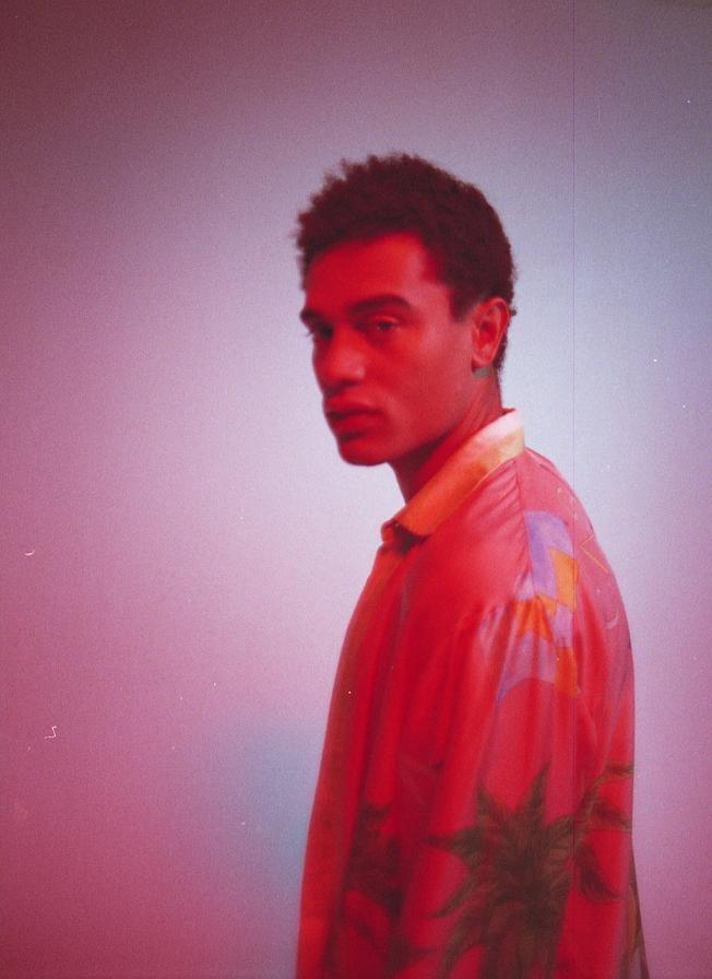 Hendrix Harris Digs Deep In This 'Sweat Drops' Live Clip
