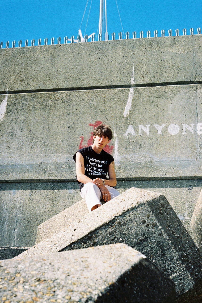 joey maxwell's 'don't stress' Is A Deadpan Wonder