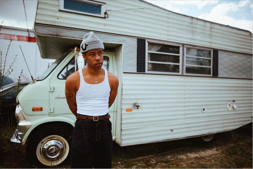 Kennyhoopla Shares 'Plastic Door' Video