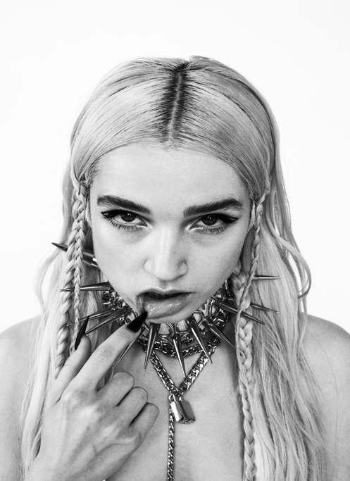 POPPY Excels With 'Fill The Crown' Video