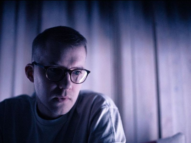Peter Sandberg Teams With Arctic Lake On Finely Poised Single 'Unhold Me'