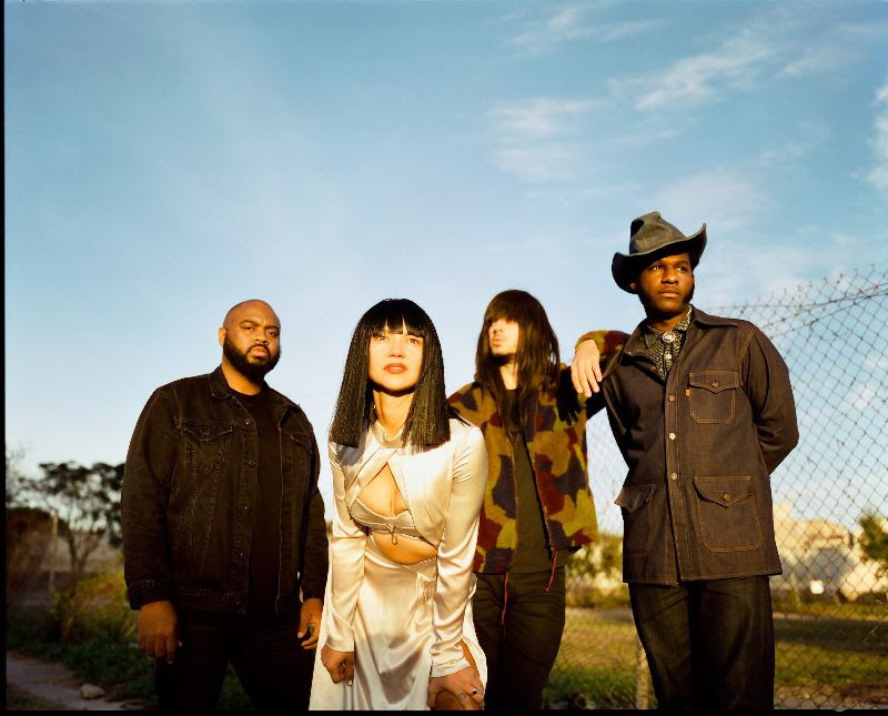 Khruangbin And Leon Bridges Have Finished An EP Together