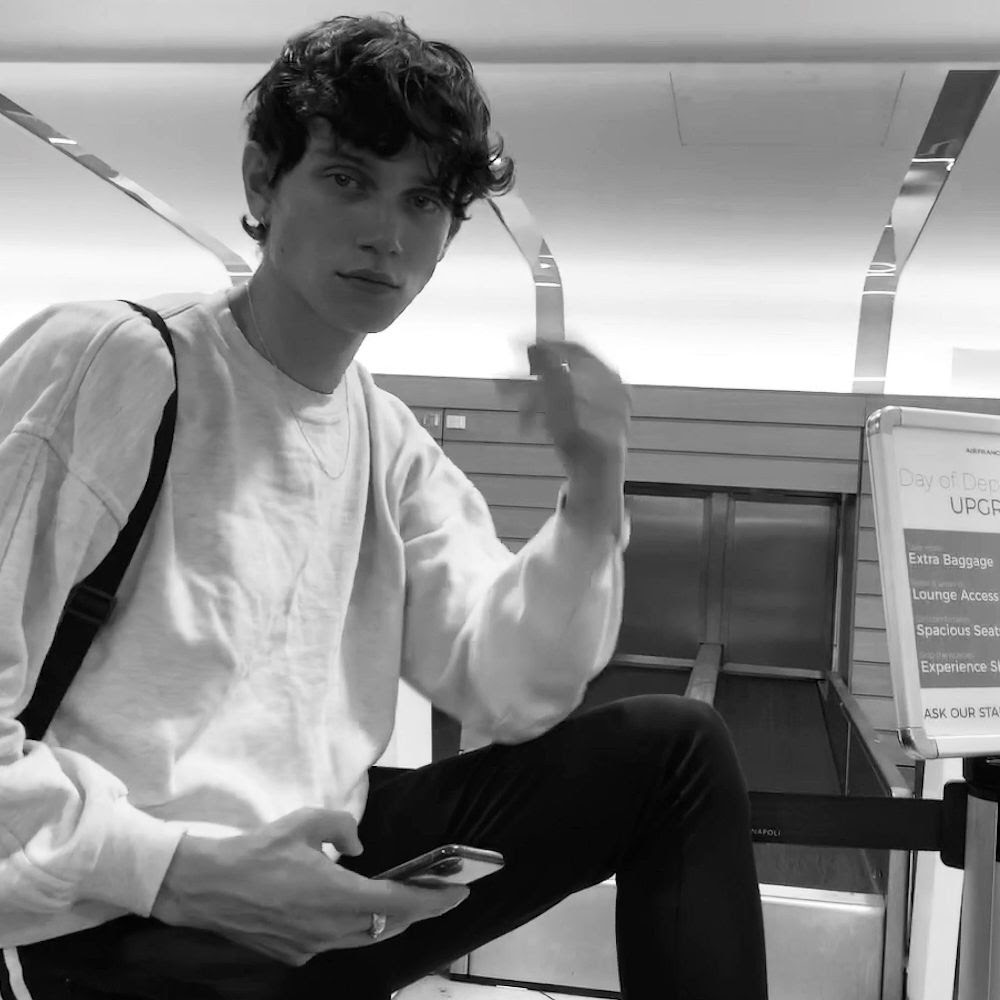 Ruben Pol Shares 'Painting Mirrors' Live Video
